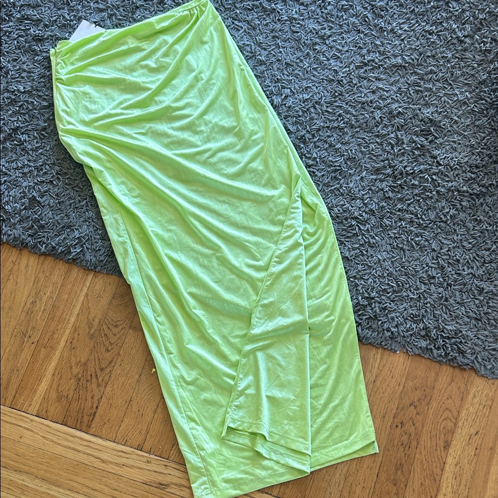 SUPERDOWN NWT Karolyna Maxi Skirt in Citron
Lime Size Medium - Picture 8 of 12